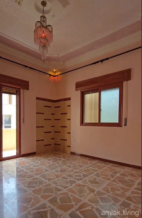 بسم الله الرحمن الرحيملعشاق مساحات ممتازة وتجهيز ممتاز🔥  🔴 للبيع  طابق رابع فني مكون من خمس غرف ومنافع