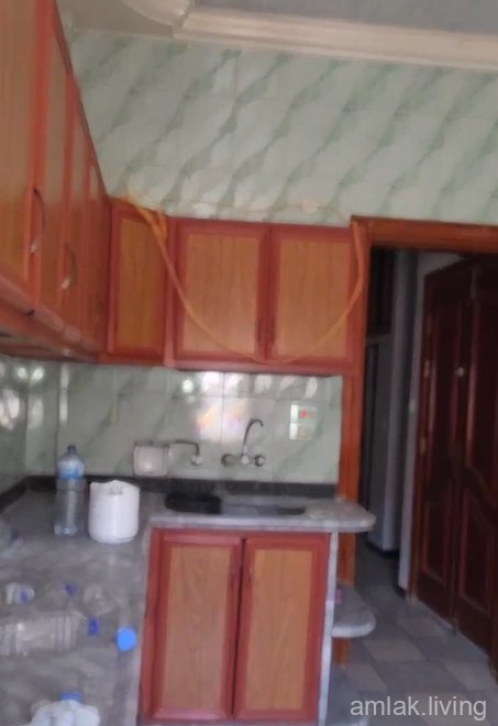 للبيع تالت فني أربع غرف ومنافع