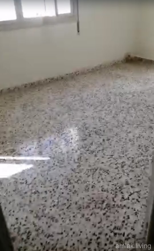 للبيع: شقة جاهزة للسكن الشماس بلقرب من جامع هريرة