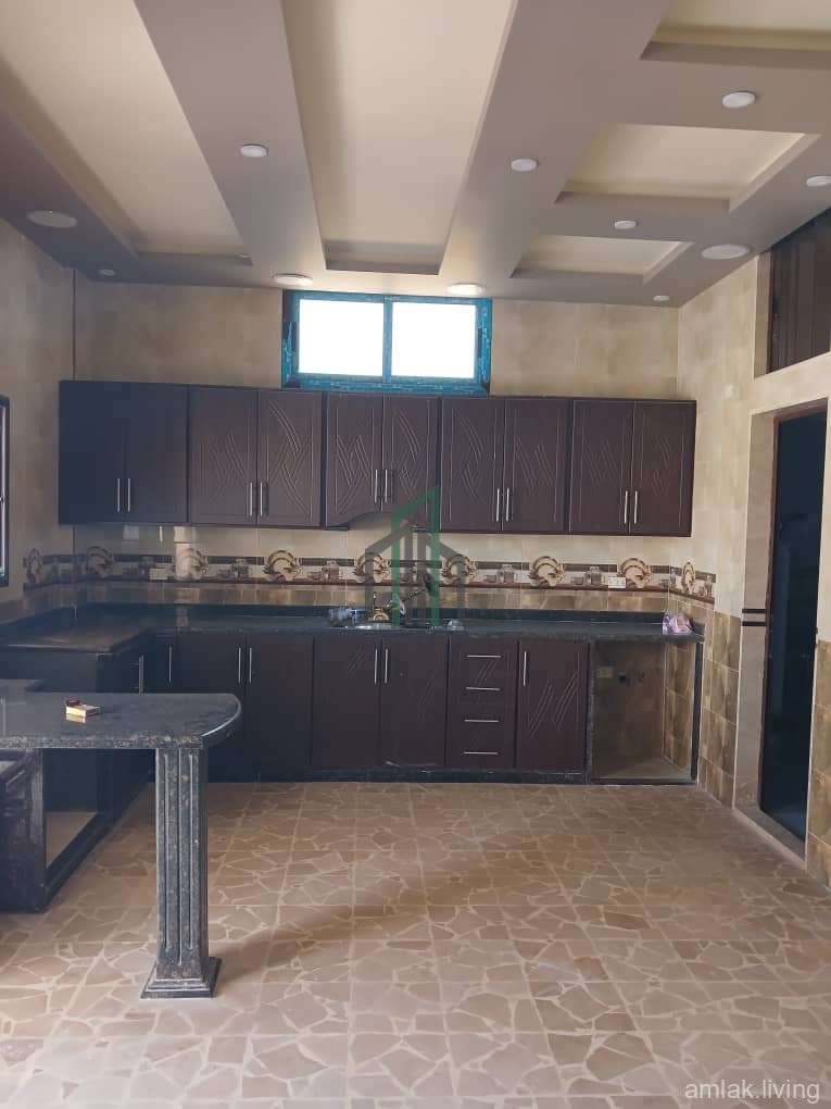 مزرعة تبعد عن استراد حماه حلب 200 متر للبيع