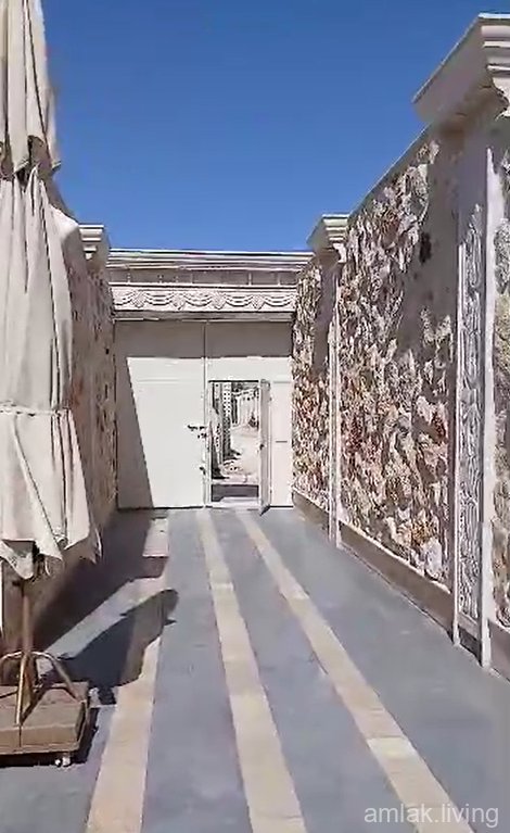 للبيع مزرعة 700م في زبدين مجمع دومنا العرض(544)