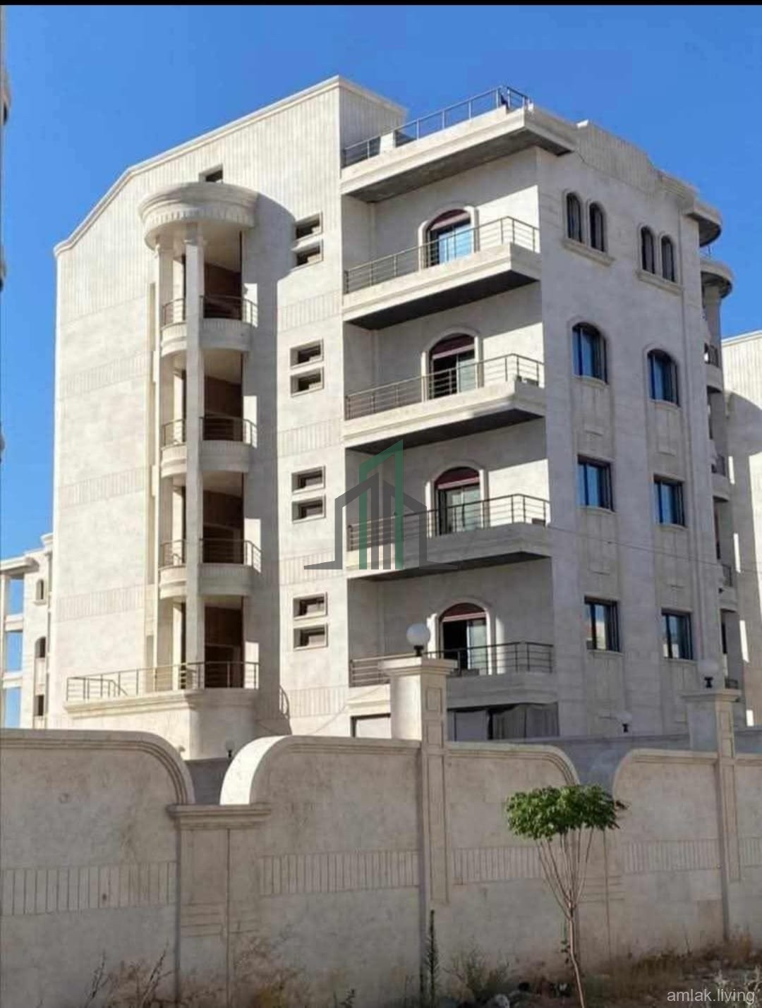 شقة فاخرة في قصور الحمدانية للبيع