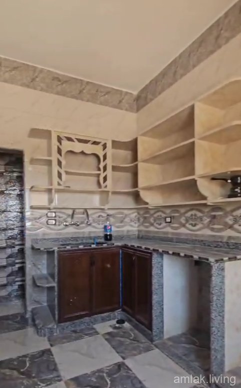 للبيع شقة طابق سادس ثلاث غرف بحي قصور شعيب