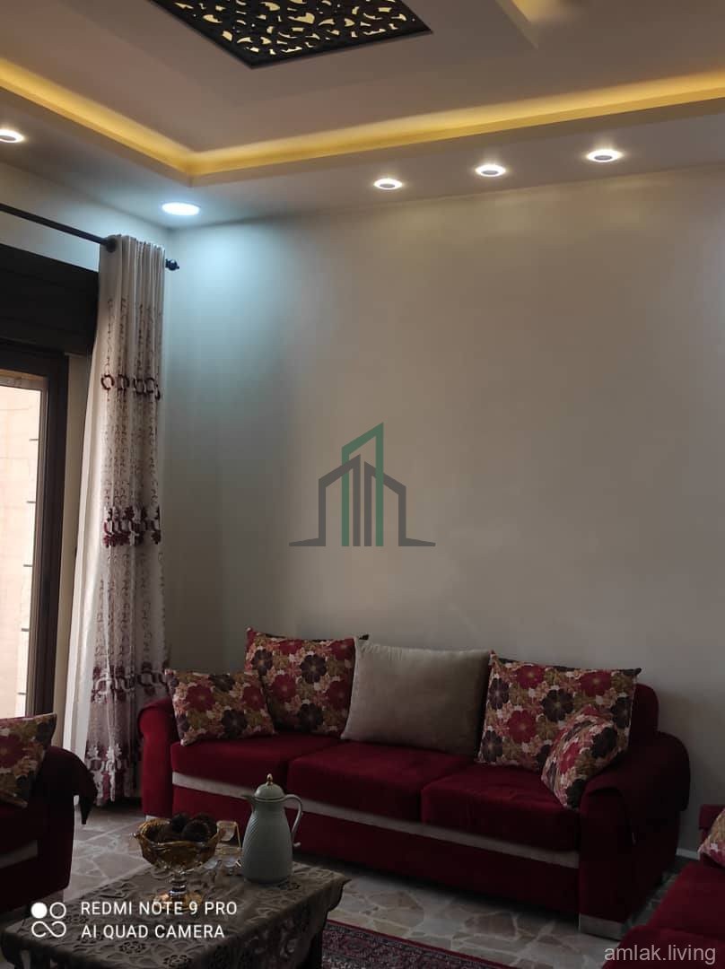 شقة طابق اخير باطلالة مفتوحة في حي الكرامة للبيع