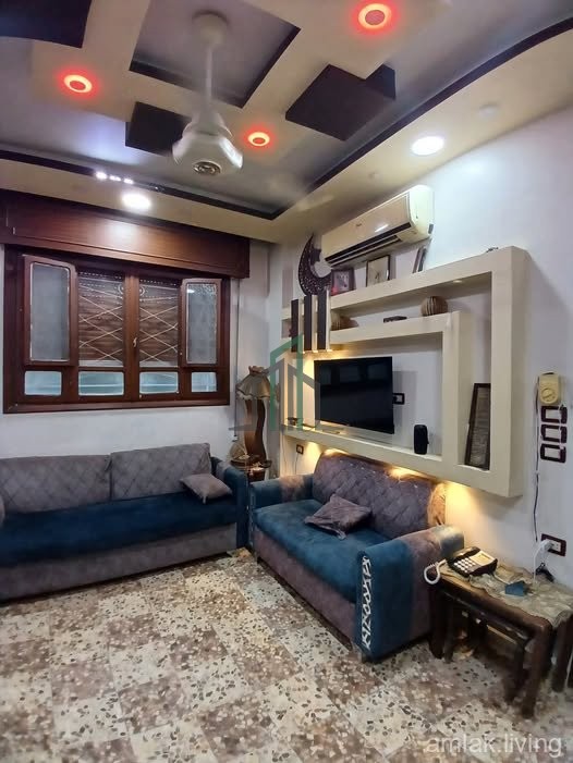 سقة في امتداد شارع النخبة بين تعاونية ومصياف للبيع