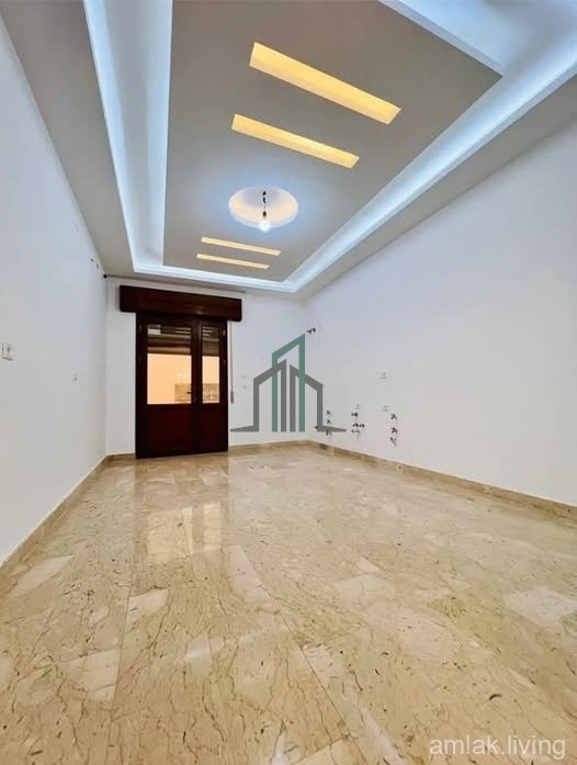 مكتب تجاري 25م في الحلبوني