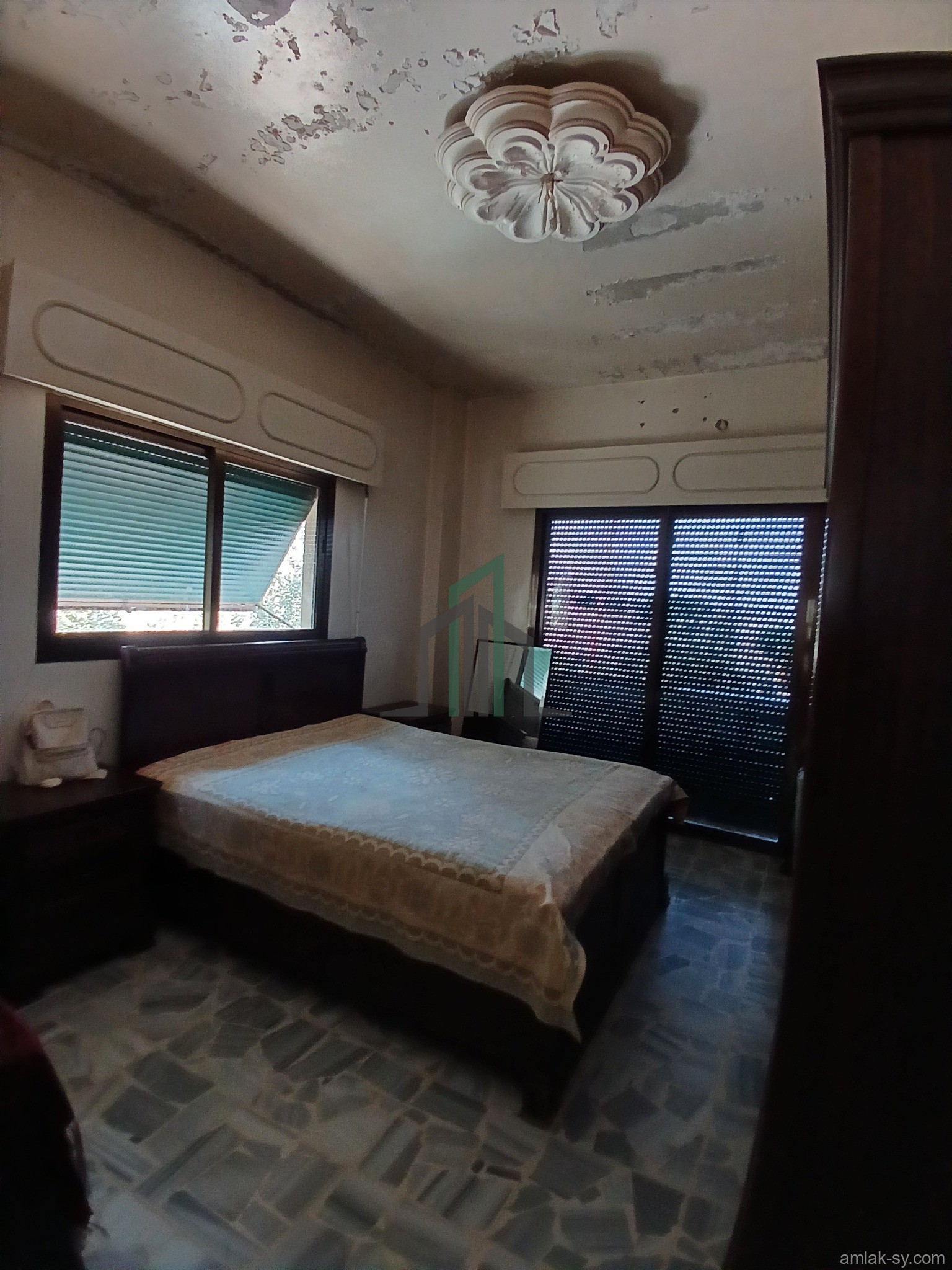 للبيع شقة 4غرف وصالون بحي التتان