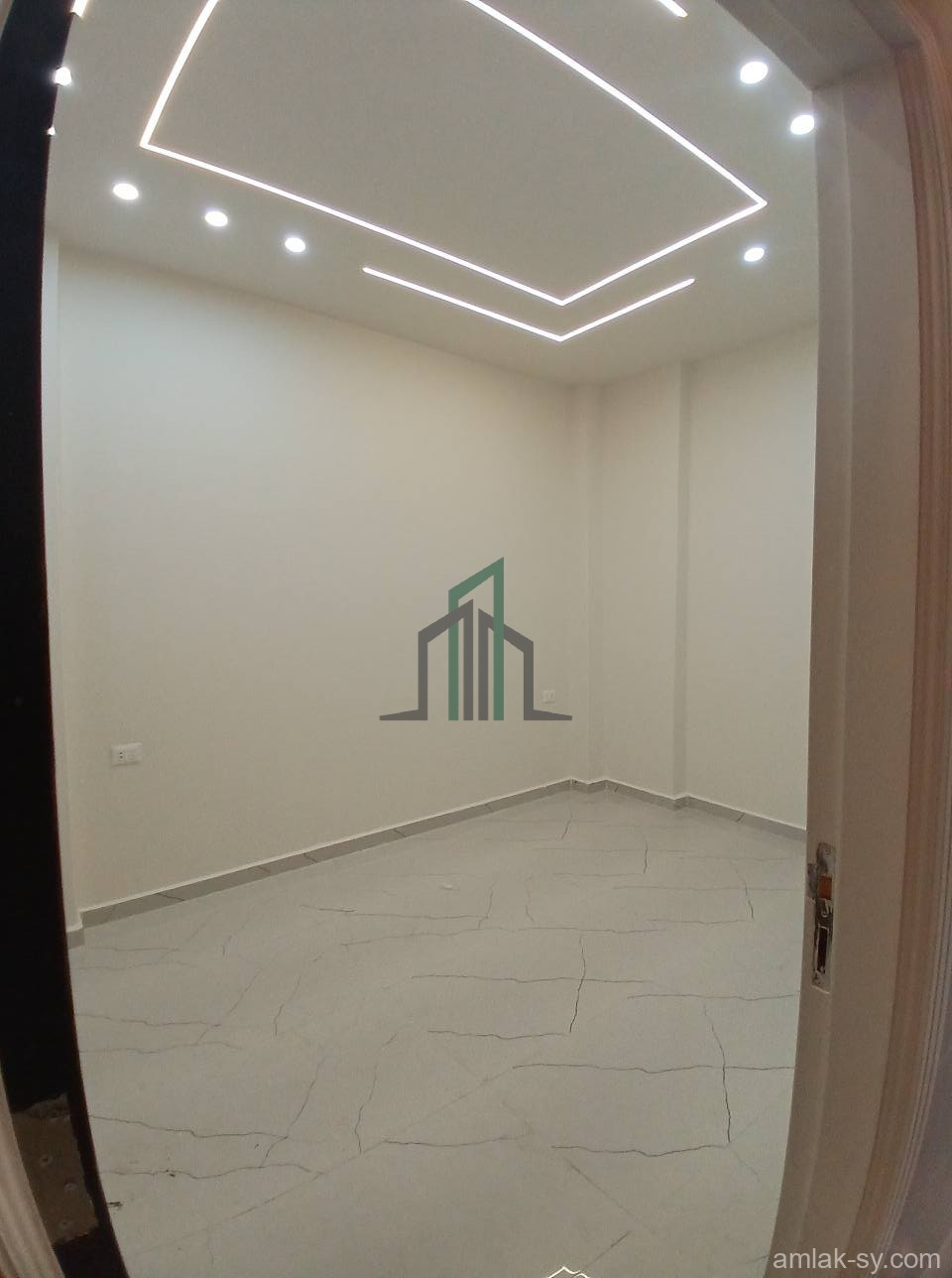 للبيع شقة 4غرف وصالون  بحي الياضة