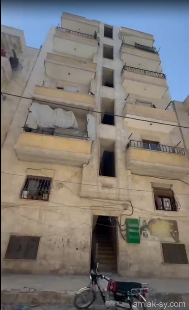 شقة طابق ثالث فني غرفتين ومنافع في حي الناعورة للبيع - مكتب السلام العقاري