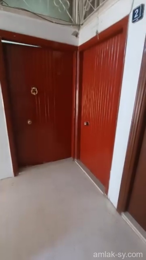 للبيع شقة 3غرف وصالون طابق أول 156متر  شارع الجلاء جنب مكتب الهلال