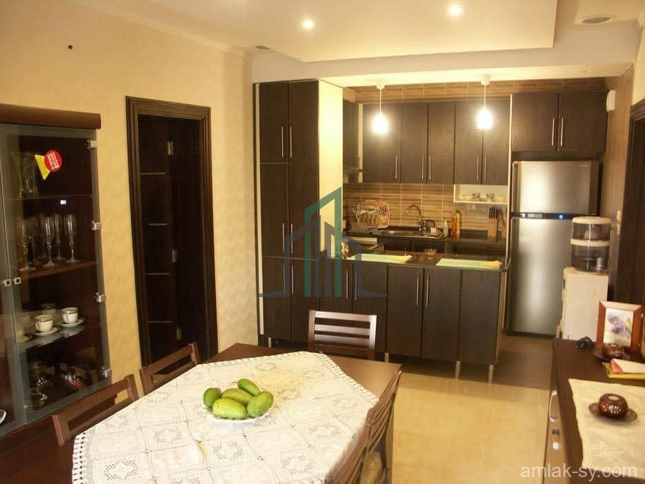 للبيع شقة 5غرف وصالون دوار النيو مول امام مدرسة الكندي