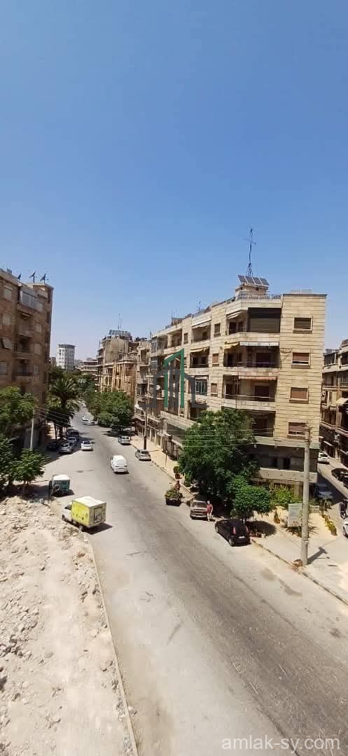 للبيع شقة ٥ غرف العزيزية