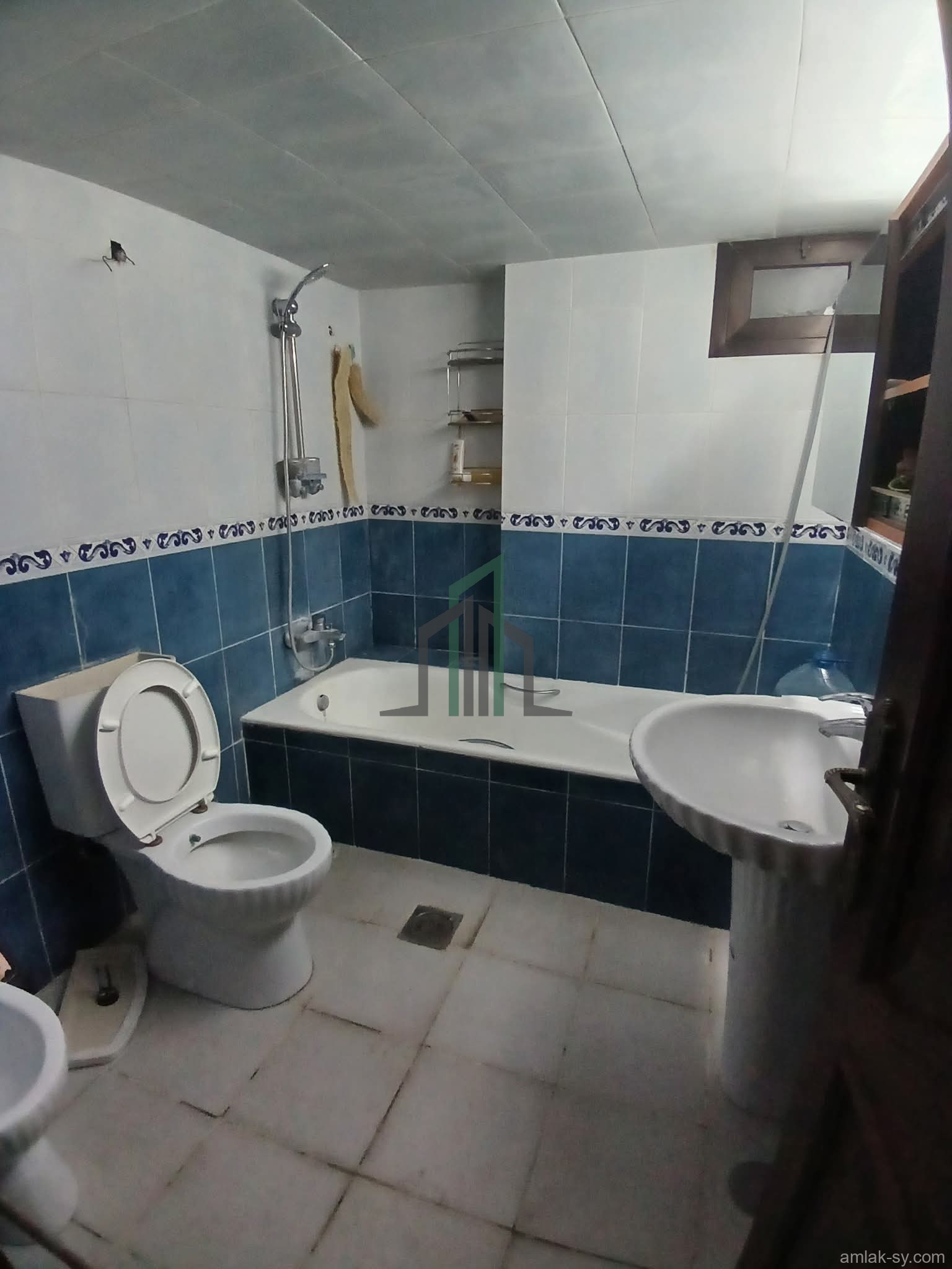 شقة بالقرب من دوار الازهري بمساحة ٢٤٥ م للبيع