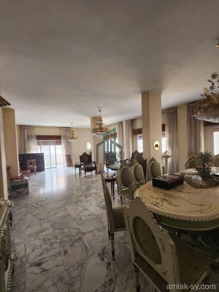 شقة 330م في حارة العامود بللاذقية للبيع