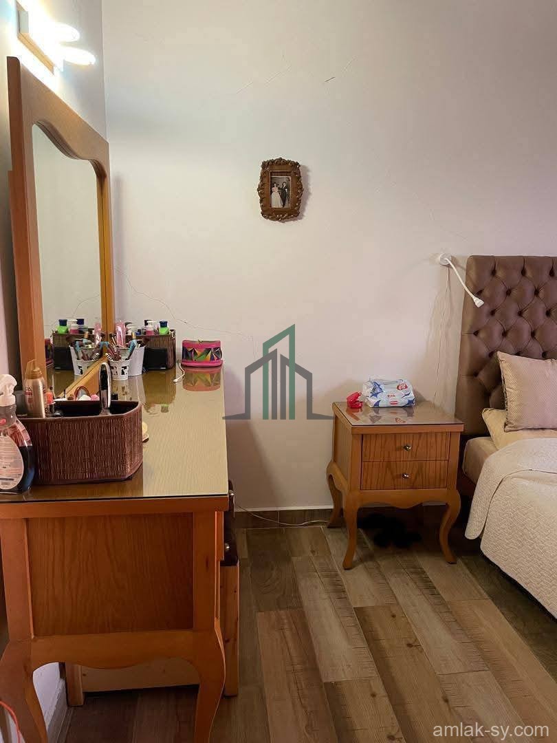 شقة 130م مقابل اتحاد الفلاحين مع الفرش للبيع