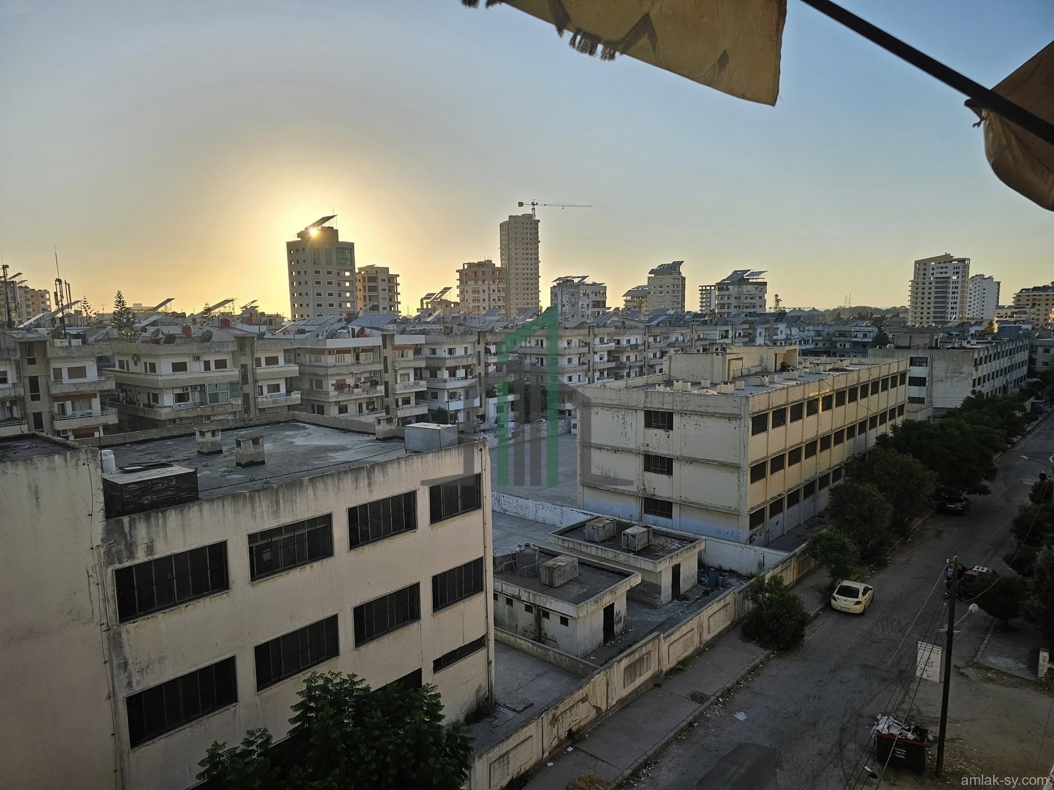 شقة 100م في حي السجن للبيع