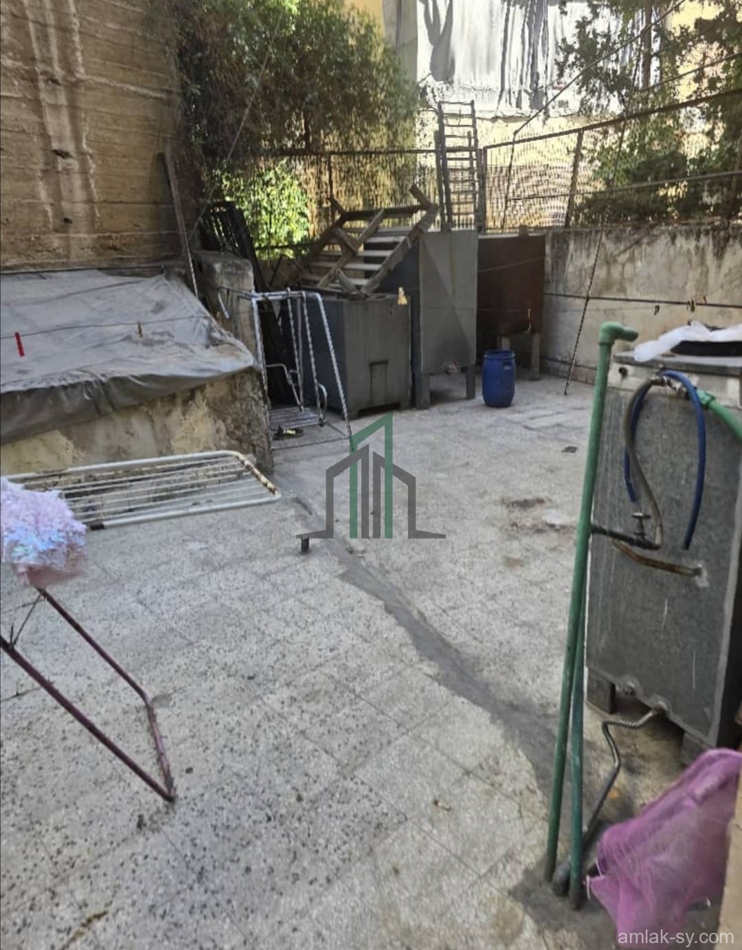 للبيع منزل ٤غرف وصالون خلف جامع الرحمن