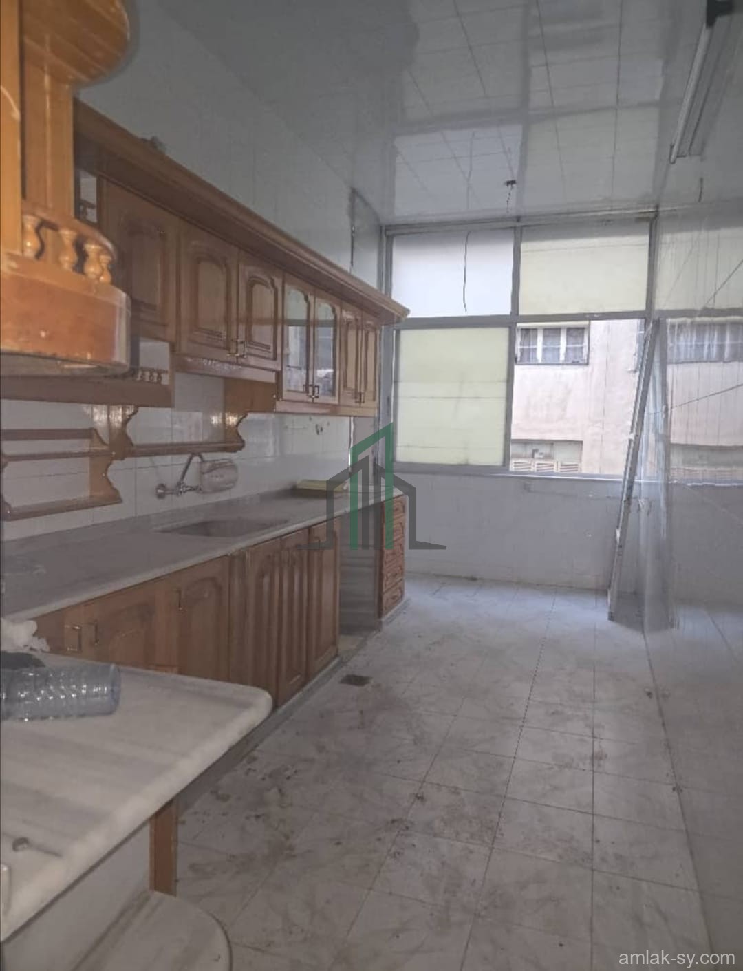 للبيع منزل 4غرفة وصالون شارع تشرين