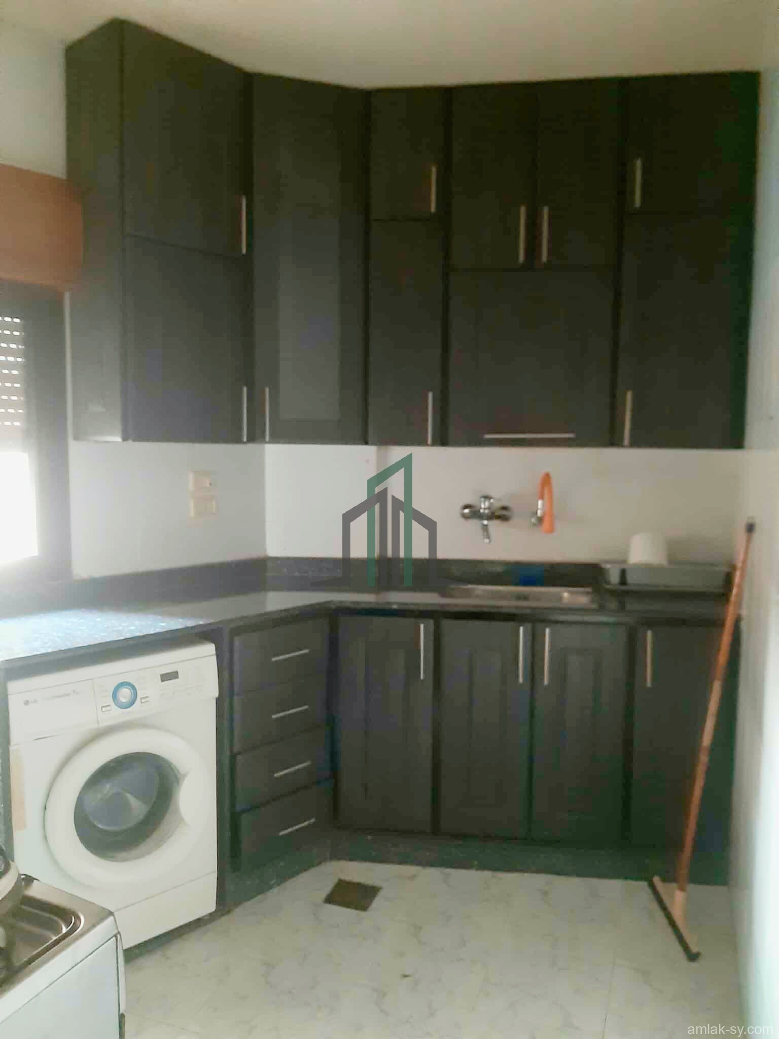 شقة غرفتين وصالون خلف مشفى الندى للايجار