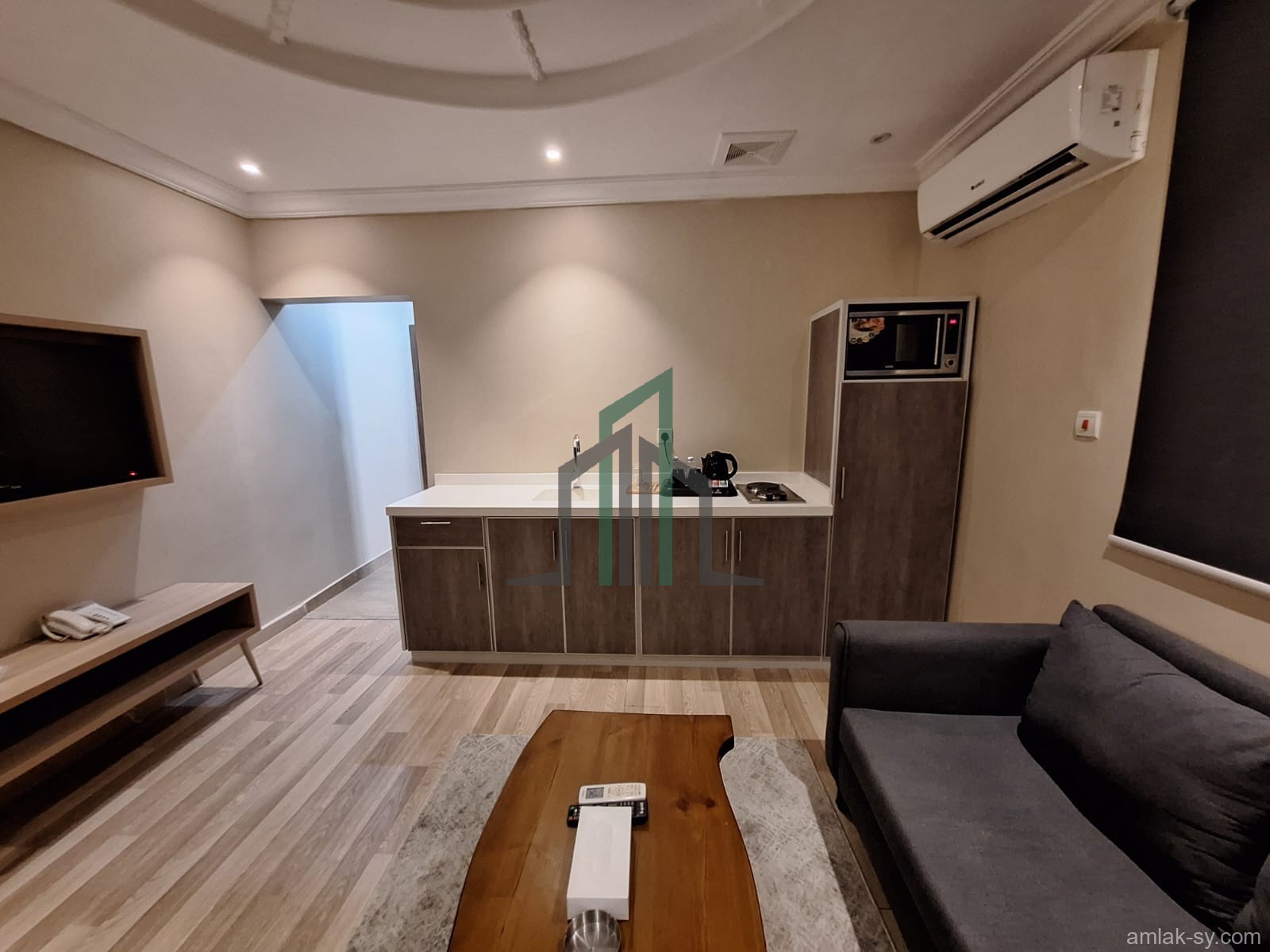 ‏غرفة وصالة هوليداي بلس السلامة