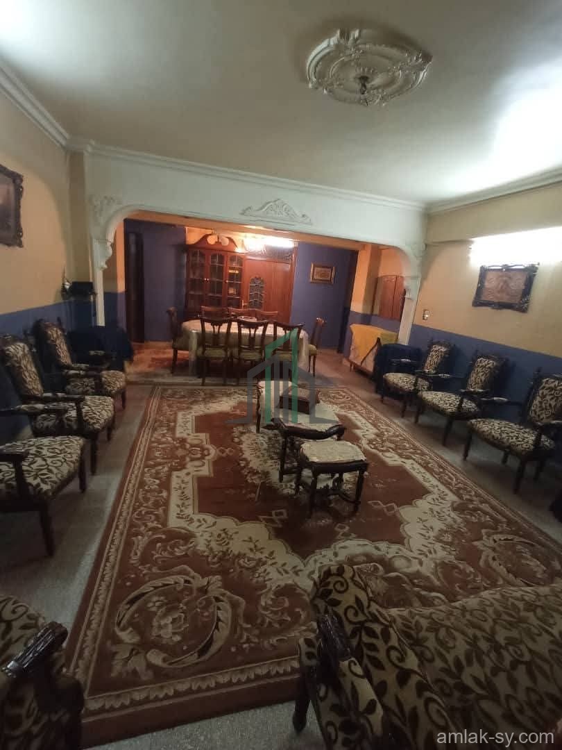 شقة 200م قرب السفارة التركية في الروضة للبيع