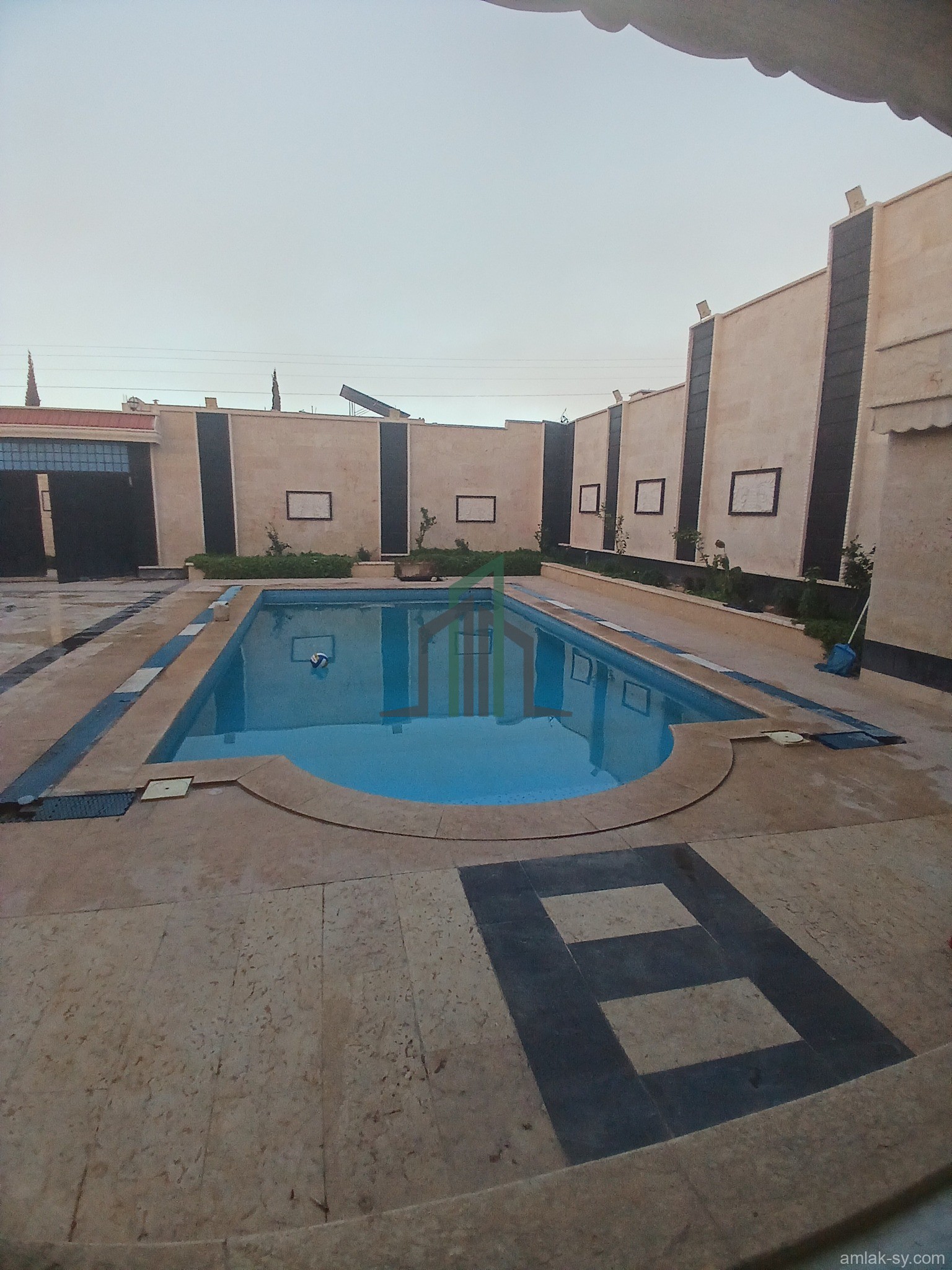 مزرعة 500م على طريق حمص للبيع