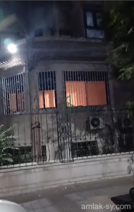 شقة 260م مقابل السفارة الاماراتيه للبيع (781)