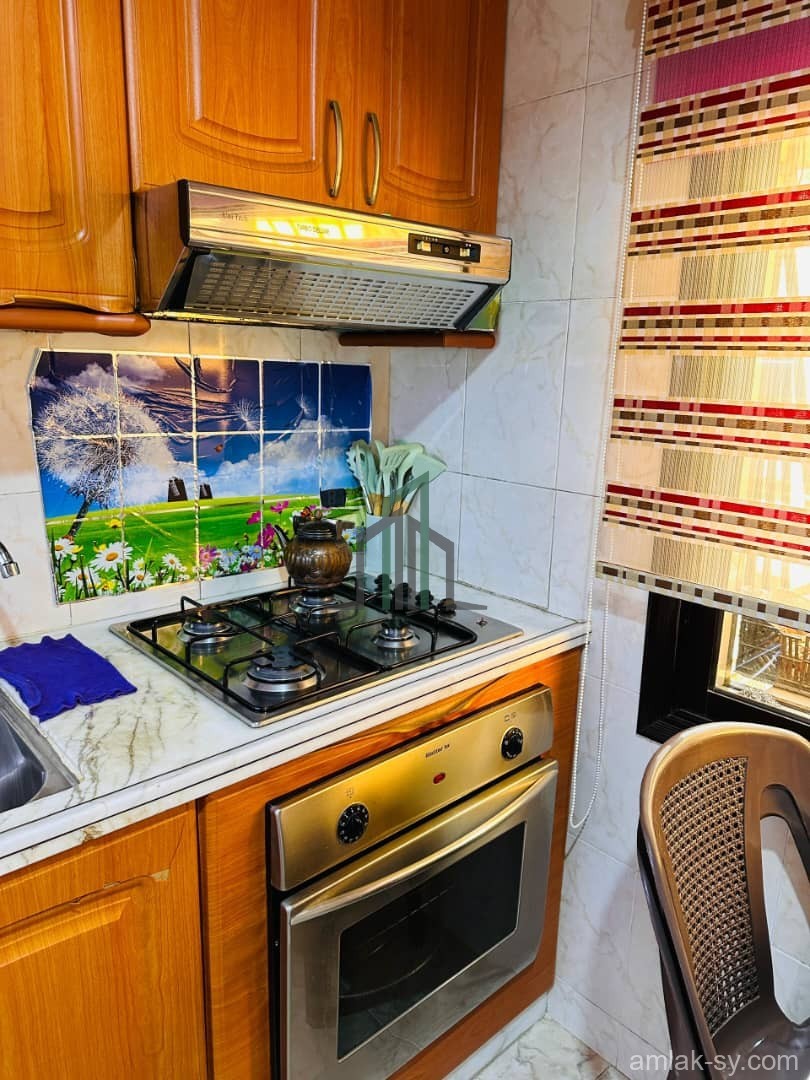 شقة 80م في برزة للبيع