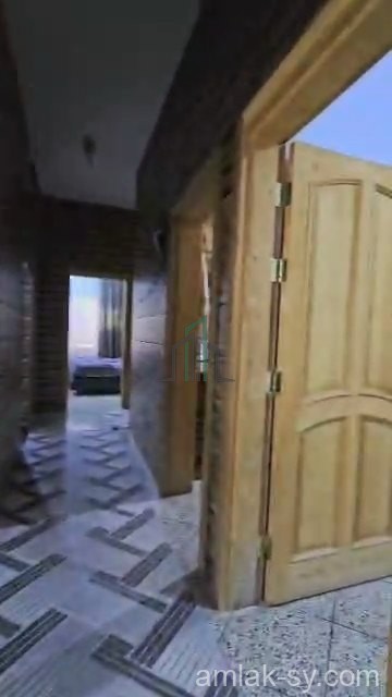 شقة اربع غرف ومنافع ب موقع ممتاز في حي الجامعة للبيع