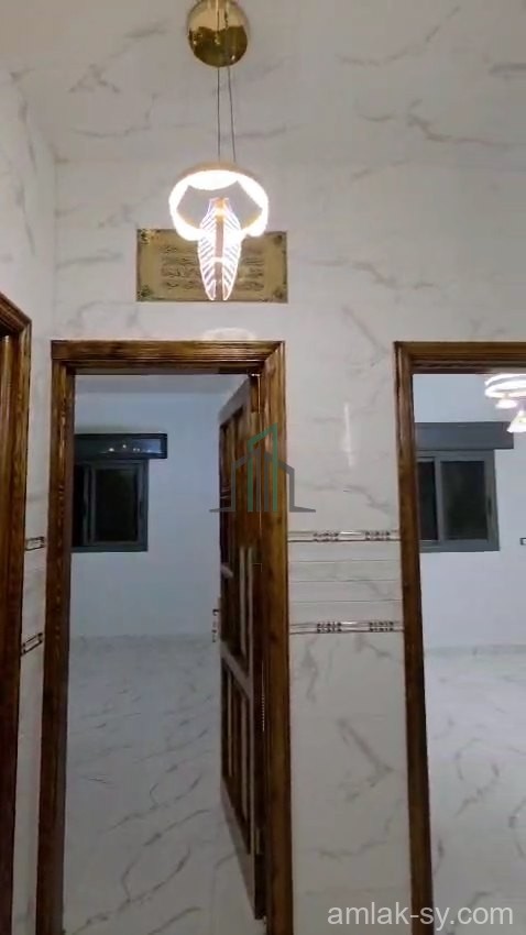 شقة 5غرف و منافع في ادلب الجديدة للبيع