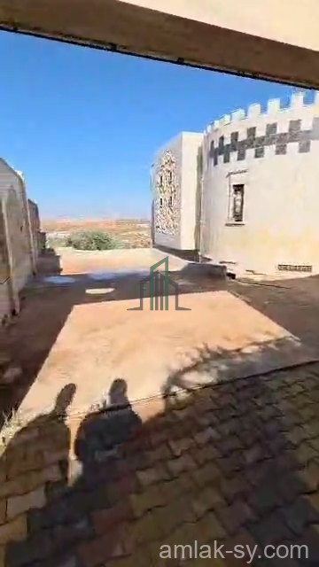 مزرعة طابقين على ارض مساحة 1450م على طريق مزارع الامل للبيع