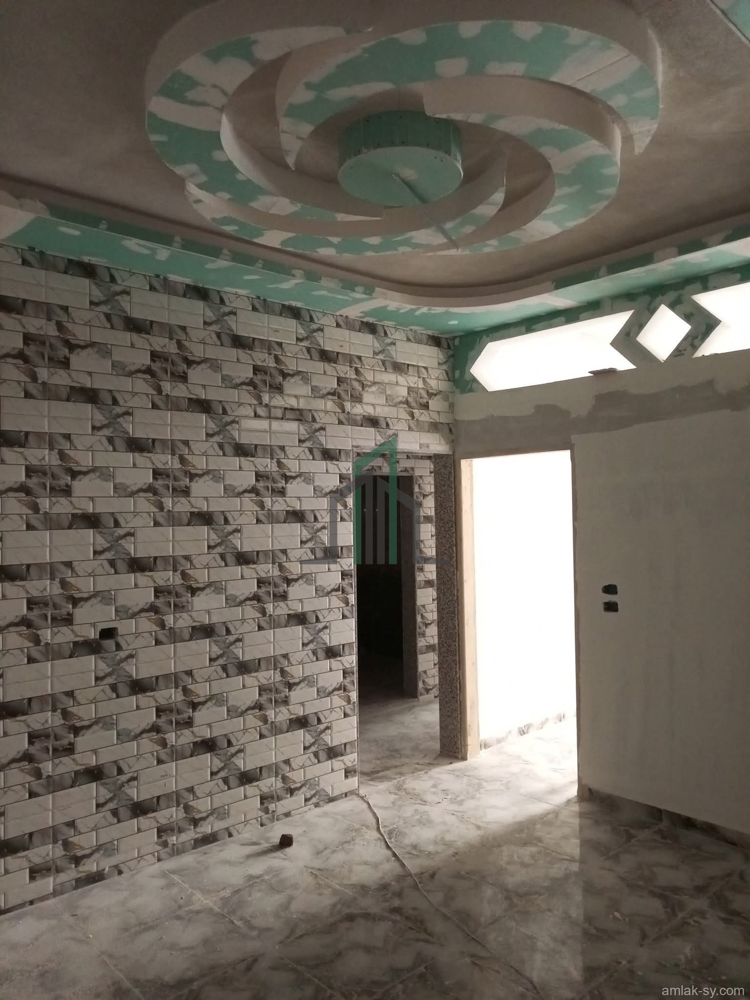 شقة للبيع شمالية ببيت سحم