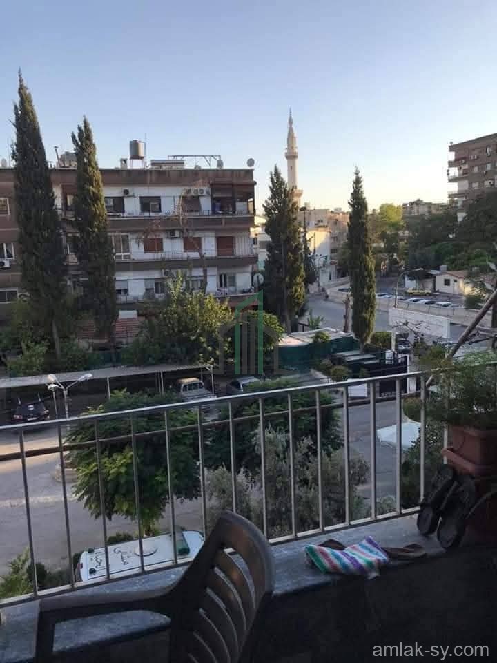 شقة قبلية شمالية للبيع 175 م بالمزرعة جنب جامع الايمان دخلة السفارة الروسية