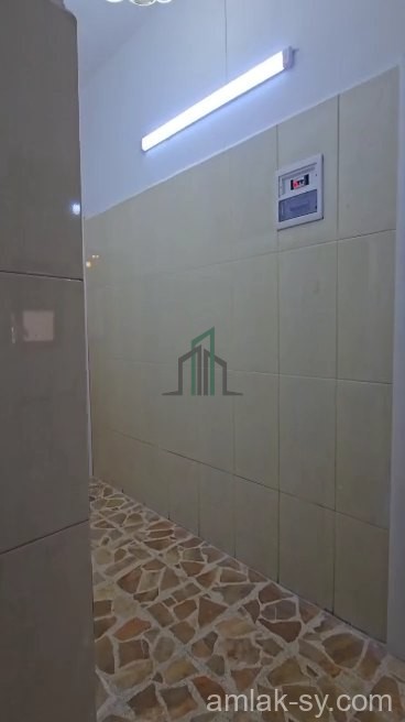 شقة  5غرف ومنتفعات بحي الثورة للبيع