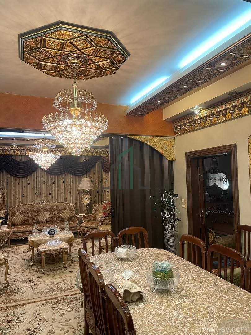 شقة للبيع شرقية قبلية شمالية غربية 150 م في الميدان قرب أبو الجدي