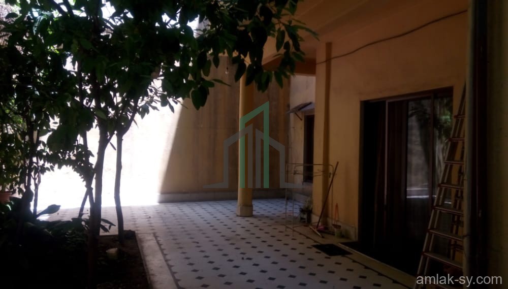 شقة 265م على بعد دقيقة من ساحة عدنان المالكي في المهاجرين للبيع