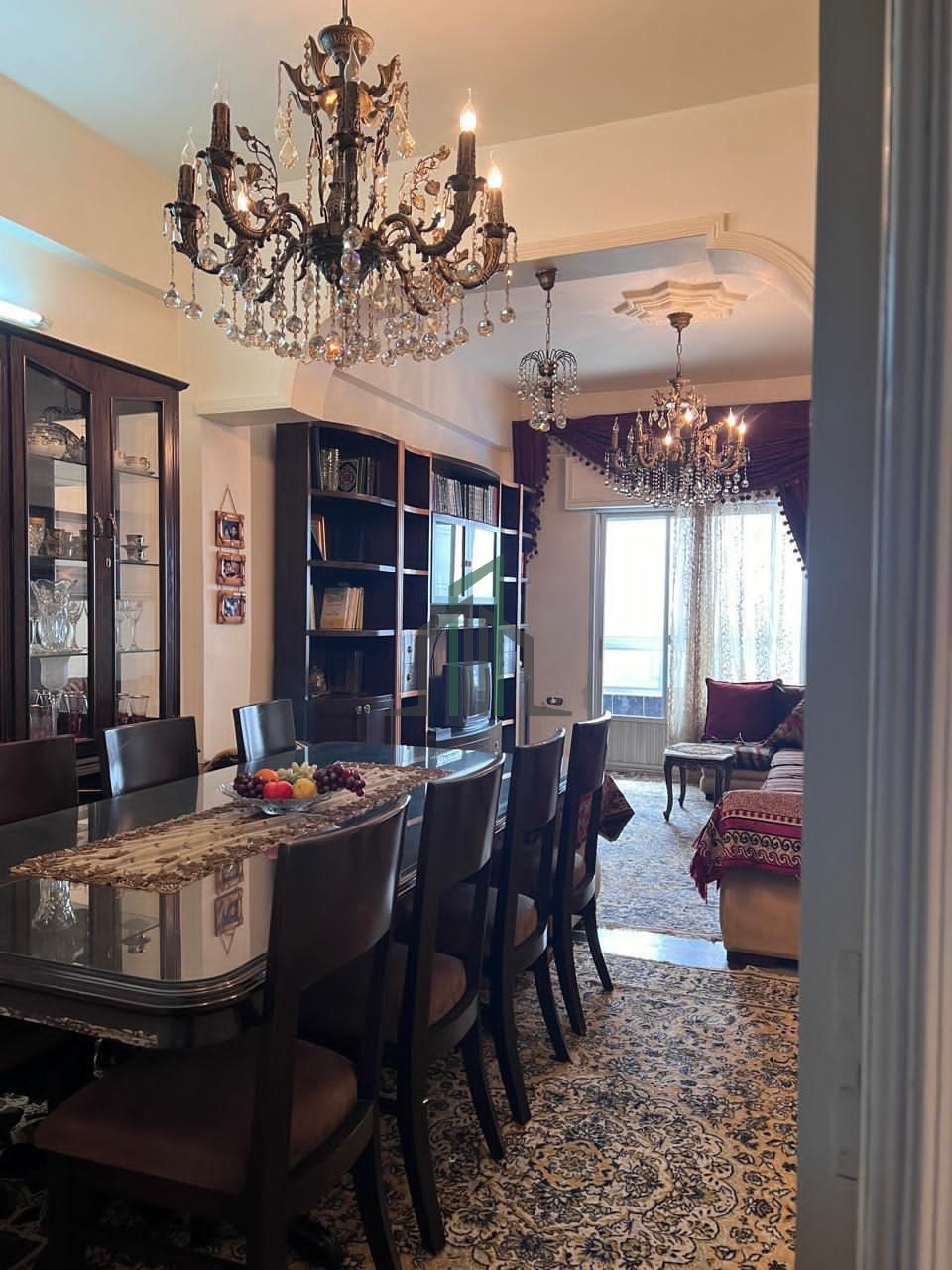 للبيع شقة بوسط العاصمة دمشق  مع العفش بالكامل (151)